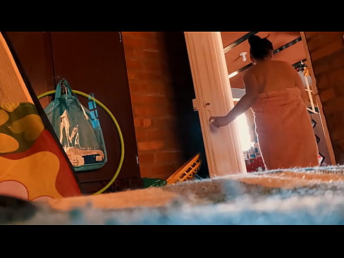 ❤️ 我的叔叔跟着我进了浴室，他在我洗澡的时候干了我。 ️ Sex video❌❤