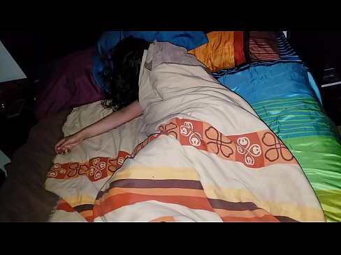 ❤️ 继子在年轻的继母睡觉时责骂她 ️ Sex video❌❤