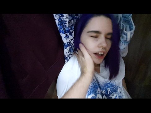 ❤️ 在衣柜里发现我的妹妹并帮助她射精 ️ Sex video❌❤